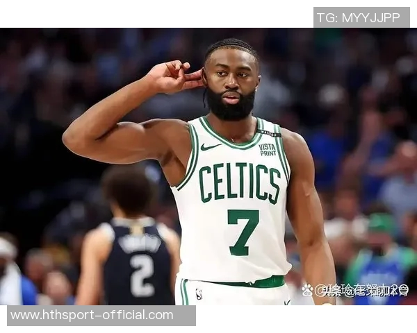 杰伦布朗首节表现抢眼6投3中斩获9分3篮板3助攻1抢断