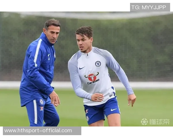 33岁范金克尔因伤退役曾效力切尔西和米兰的传奇生涯落幕